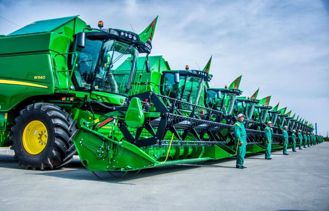 Комбайн джон дир. Зерноуборочный комбайн John Deere. John Deere 9970 комбайн. Комбайн Джон Дир 540. Джон Дир комбайн 2022.